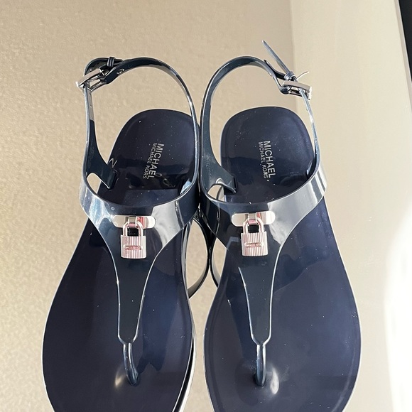Michael Kors size 10 thong sandal - Picture 3 of 6